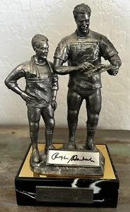 Estatua de peltre firmada autografiada por Roger Staubach por Michael Ricker #77/600 - Imagen 1 de 8