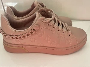 GUESS Sneaker Damen Freizeitschuhe Turnschuhe Logo Gr. EU 38 Nude Lachs -Rosa - Bild 1 von 24