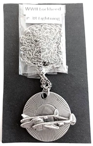 WWII USAF P-38 ciondolo distintivo diametro 2 pollici catena 24 pollici gioielli aerei - Foto 1 di 3