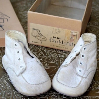 Zapatos de bebé vintage 1947 Childcraft de cuero blanco en caja original de JC Penney Foto 1 de 4