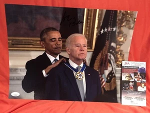FOTO A COLOR FIRMADA POR EL PRESIDENTE JOE BIDEN 11x14 ¡con certificado de autenticidad jsa! MEDALLA LIBERTAD OBAMA - Imagen 1 de 4