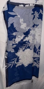 Bufanda Floral A New Day Azul Blanco 40x40 Cuadrada Ligera Poliéster - Imagen 1 de 3