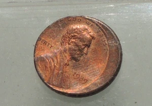 1989 Lincoln Memorial Penny - no mint mark - Broadstruck - Off-Center - Rare - Bild 1 von 2