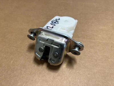 Оригинальный привод замка защелки люка задней двери багажника Subaru Outback 2010-2014 годов выпуска - Изображение 1 из 4