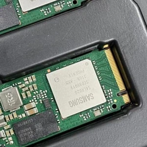 Disque SSD PM983 1,92 To PCIe Gen3x4 NVMe M.2 22110 MZ-1LB1T90 - Photo 1/5