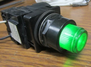 ✌️SIEMENS 52BT6D3AB BLACK MAX PUSH BUTTON GREEN LED 12-28VAC/DC - Picture 1 of 7