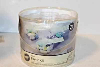 Kit de favores en forma de corazón de plástico transparente Wilton/24/boda/ San Valentín/ 2-1/2 pulgadas Foto 1 de 4