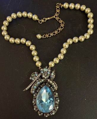 Collar Heidi Daus “Impresión Irresistible” Perlas de Imitación y Cristal Azul Lágrima Foto 1 de 2