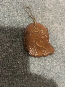 Llavero grande vintage de madera unicornio de 3 1/4"  - Imagen 1 de 5