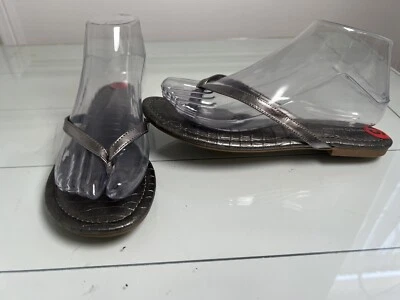 Sandalias chanclas BCBG Generations para mujer plateadas/metales talla 6 NUEVAS Foto 1 de 4