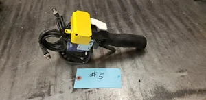 Knight GM 2 Pulsanti Pollice 1 Trigger 3x 5 Pin Controllo Manuale Elettrico. lotto #5 - Foto 1 di 9