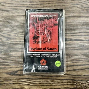 ASYLUM OF SATAN Horror United Home Video Clamshell VHS Tape RARE - Imagen 1 de 5