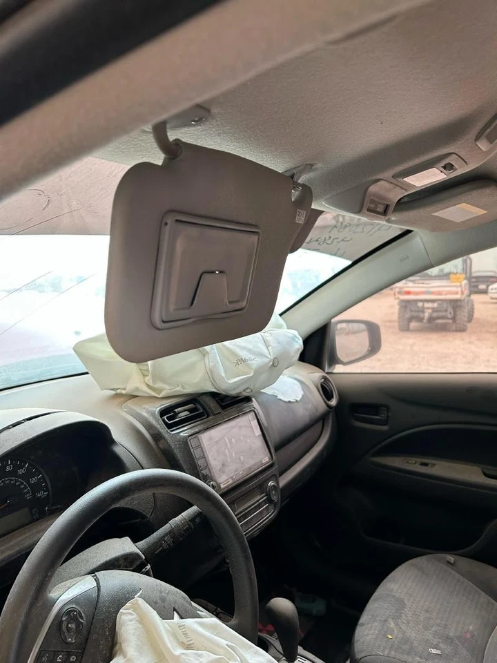 14 15 17 18 19 20 21 22 23 24 MITSUBISHI MIRAGE Sun Visor RH GRAY Foto 1 de 1