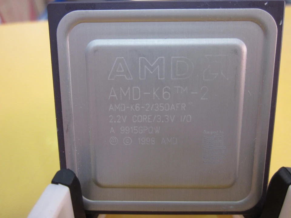 AMD amd-k6-2/350afq Socket 350mhz/32kb/100mhz/Socket Super 7 CPU Processore 2.2v - Immagine 1 di 1