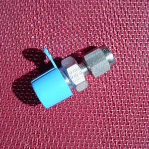 Tylok® 1/8" Tube OD x 1/4" NPT Male Pipe STRAIGHT CONNECTOR 316 Stainless Steel - Afbeelding 1 van 4