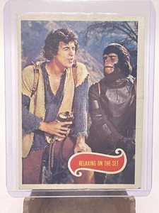Planet Of The Apes 1975 TOPPS CARD #63 ‘Relaxing On The Set’ - Picture 1 of 6