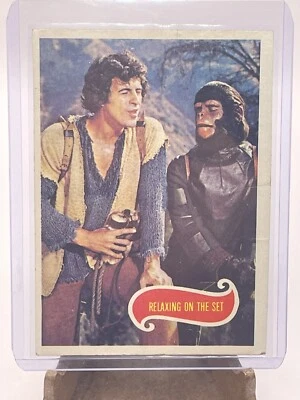 Planet Of The Apes 1975 TOPPS CARD #63 ‘Relaxing On The Set’ - Image 1 of 4