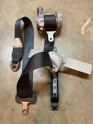 04-06 2006 SCION XB PASAJERO DERECHO CINTURÓN SEGURIDAD DELANTERO RETRACTOR NEGRO Foto 1 de 3