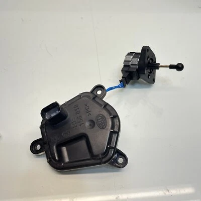 BMW 7  2004 Headlight Leveling Motor Headlight Aim Control 8352206 / 727 749-00 - Image 1 of 4