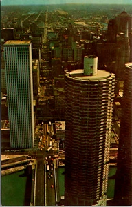 Postcard Chicago Illinois Down State St United Of America Marina City Vintage - Picture 1 of 2