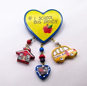 School Bus Driver Pin Wooden Heart Schoolhouse Bus Charms Teacher Gift - Imagen 1 de 7