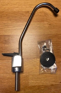 "Grifo de agua potable con palanca de dos curvas ""Cool Products"", accesorio de empuje de 1/4" - Imagen 1 de 5