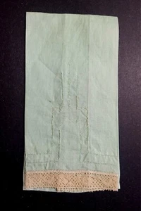 Toalla de té verde menta vintage. Bordado. Borde de encaje. 9"x13. Toalla de invitados. MCM - Imagen 1 de 3