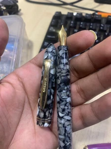 Penna stilografica Guider dritta in celluloide nera con finiture dorate contagocce pennino fine - Foto 1 di 7
