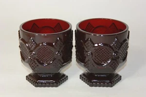 2 Vintage rubinrot Avon Fußbecher kurze Becher Cape Kabeljau Muster Glas - Bild 1 von 12