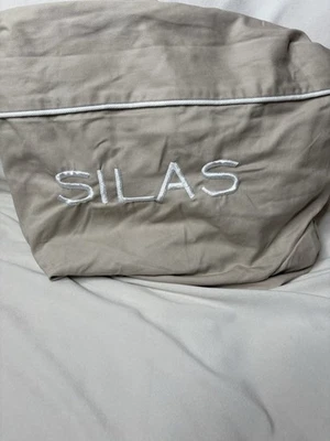 Silla Pottery Barn Kids Anywhere avena con cubierta de sarga blanca “Silas” Foto 1 de 3