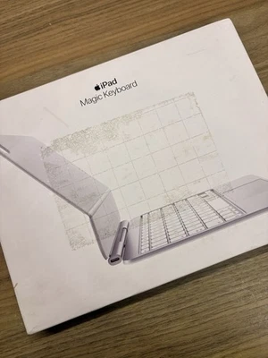 Ex Display Apple Magic Keyboard iPad Pro 11" M4 M5 British English White Origina - Image 1 of 4