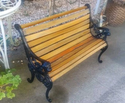 BANCO INFANTIL de colección estilo victoriano listones de hierro fundido y madera con cabezas de león Foto 1 de 4