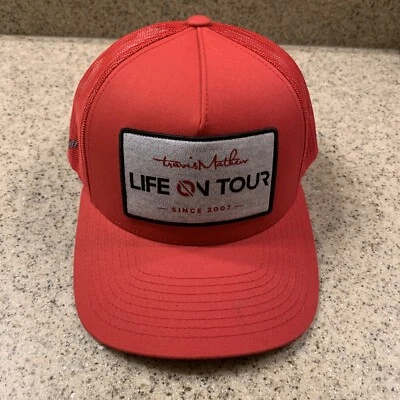 Gorra Travis Mathew Snapback ajustable talla única malla roja golf LIFE ON TOUR Foto 1 de 4