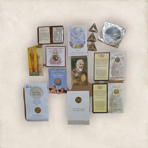 Lote Mixto de 14 Colgantes Católicos Sagrados y Benditos Medallas de Bolsillo Medallones - Imagen 1 de 13