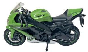 Maisto - Kawasaki ninja ZX 10R green/white motorcycle -1:18 scale - Picture 1 of 13
