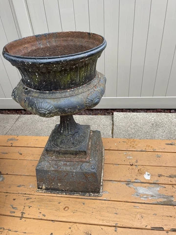 ANTIQUE LARGE ORNATE WALBRIDGE CAST IRON PLANTER URN. 35” TALL Cover