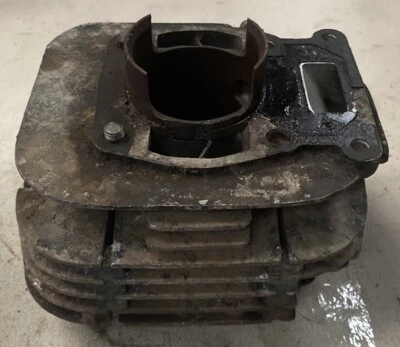 Barril Suzuki TS185 ER / C - Aprox 62 mm - Posiblemente estándar - Original Foto 1 de 4