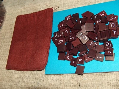 Lote de 100 Azulejos Scrabble Granate Borgoña con Bolsa Artesanía / Piezas de repuesto m1 Foto 1 de 4