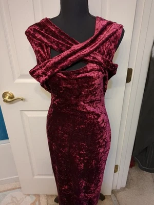 Vestido Formal XOXO Terciopelo Borgoña Triturado Talla 4 Foto 1 de 4