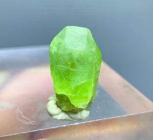 10 Carat  Natural Green Peridot Crystal From Skardu Pakistan - Picture 1 of 3