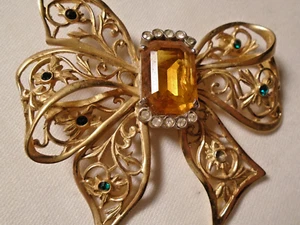 Vintage Gold Tone Bow Brooch Pinwith Rhinestones signed HM1992 2 1/2" x 2 3/4" - Picture 1 of 7