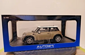 1:18 Autoart 2006 Mini Cooper S R56 Sparkling Silver Metallic with White Roof - Picture 1 of 22