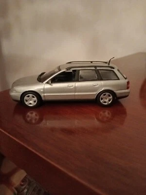 Audi A4avant 4b Minichamps Automodello Scala 1:43 Collezione - Immagine 1 di 3