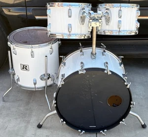 Batteria vintage Rogers Big R bianca 4 pezzi 12" 13" 16" 22" - Foto 1 di 12
