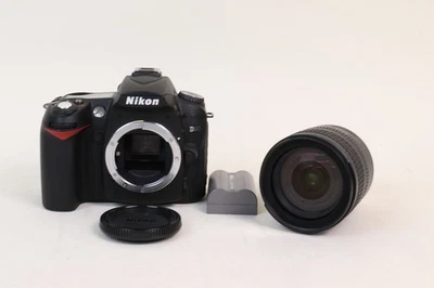 CÁMARA DIGITAL SLR NIKON D90 CON LENTE AF-S NIKKOR 18-70 MM 1:3,5-4G ED DX | NEGRA Foto 1 de 4