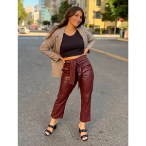 Lucy Paris Size Medium M Burgundy Faux Leather Belted High Rise Kick Flare Pants - Picture 1 of 11
