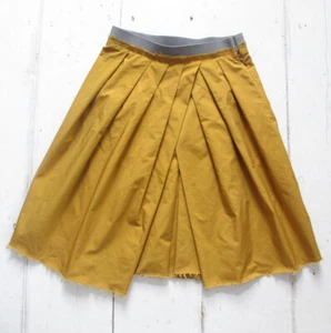 MARNI Designer Mädchen Faltenrock mit ausgefranstem Rand in Senf/Gold, 8 Jahre - Bild 1 von 4
