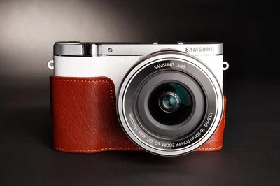 Funda de media cámara de cuero genuino hecha a mano para Samsung NX3000 Foto 1 de 4