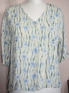 Adini Short Sleeve Star Print Blouse in Moss Crepe Rayon- Cream/Chive- Small   - Picture 1 of 2