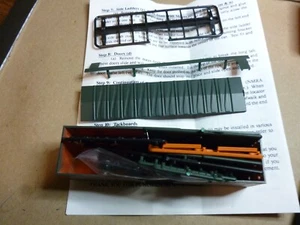 InterMountain 41012-01 HO Great Northern 12 Panel 40' Boxcar #2526(Orange/Green) - Picture 1 of 7